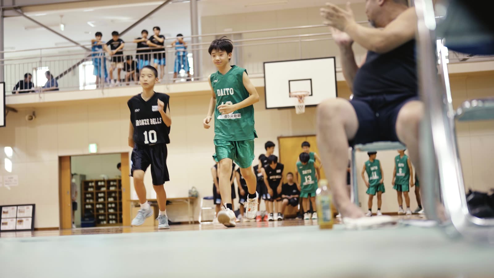 入場する選手たち